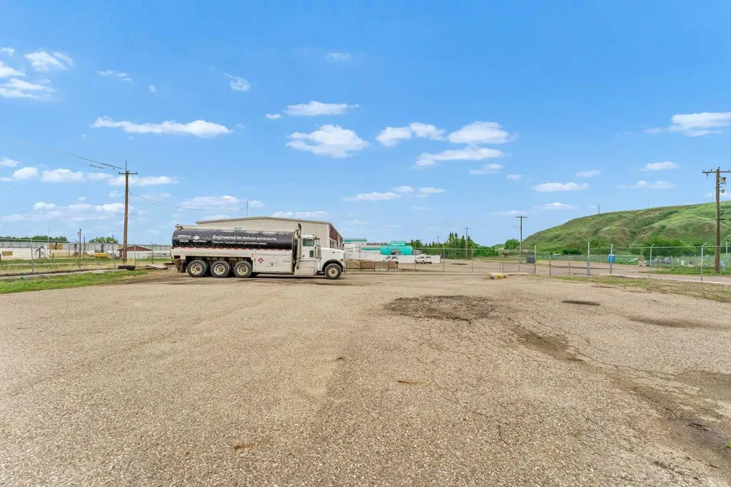 1202 Factory Street SE Medicine Hat AB T1A 8N9