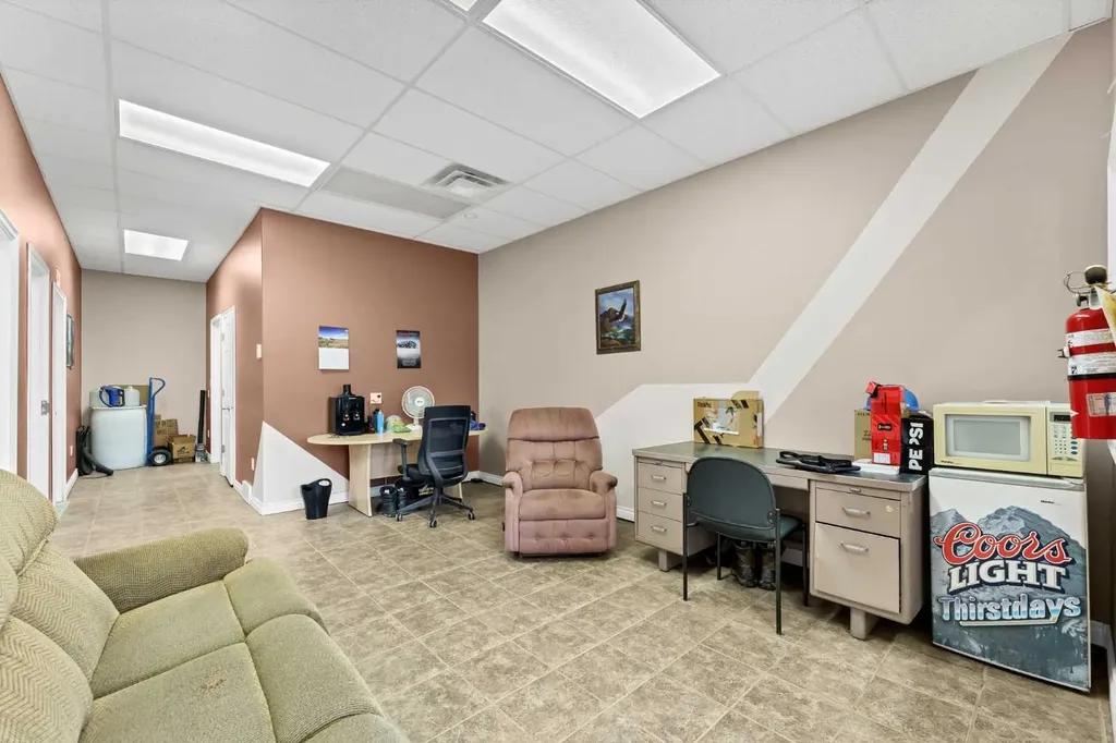 1202 Factory Street SE Medicine Hat AB T1A 8N9