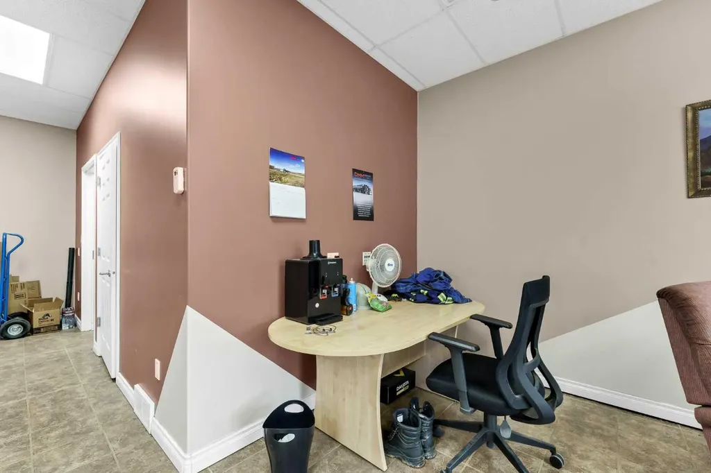 1202 Factory Street SE Medicine Hat AB T1A 8N9