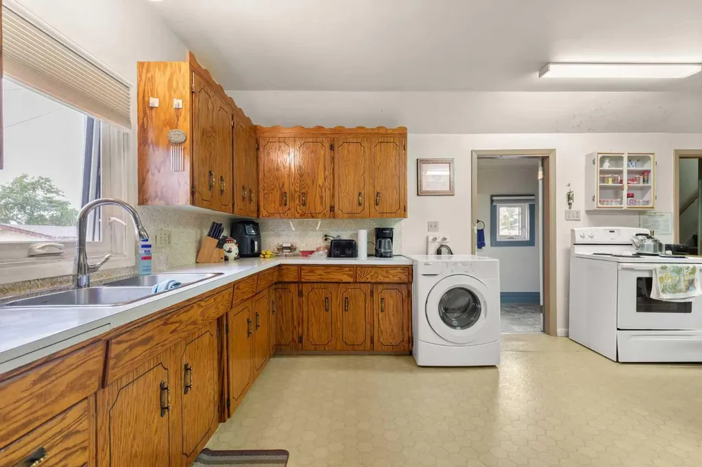 317 3 Street W Bow Island AB T0K 0G0