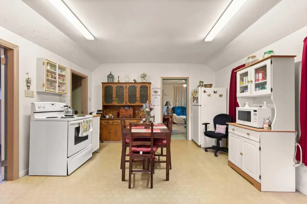 317 3 Street W Bow Island AB T0K 0G0