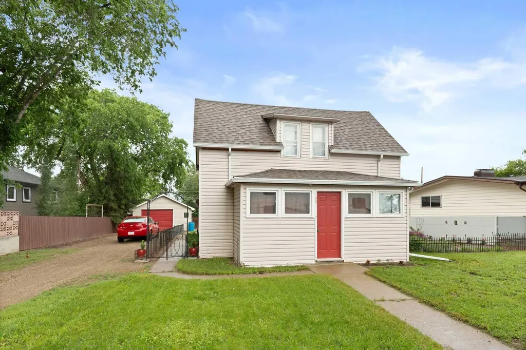 317 3 Street W Bow Island AB T0K 0G0