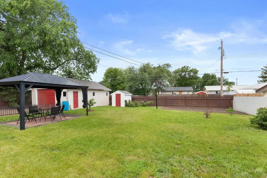 317 3 Street W Bow Island AB T0K 0G0