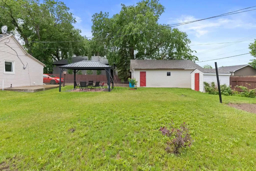 317 3 Street W Bow Island AB T0K 0G0