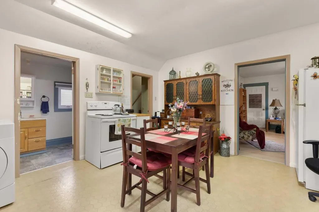 317 3 Street W Bow Island AB T0K 0G0