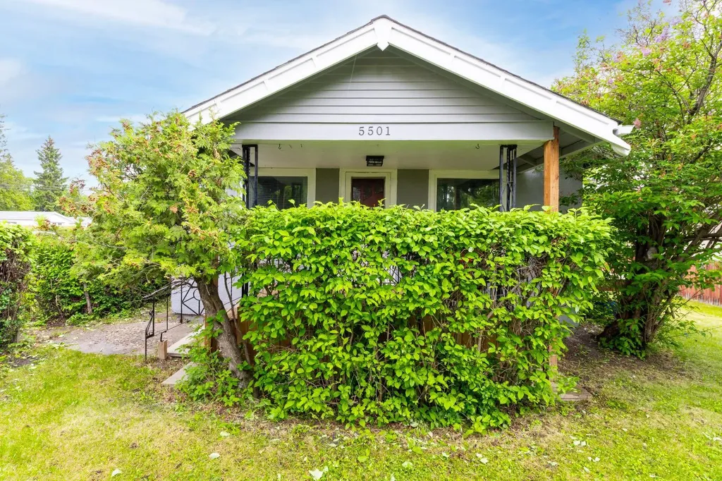 5501 51 Street Olds AB T4H 1H9