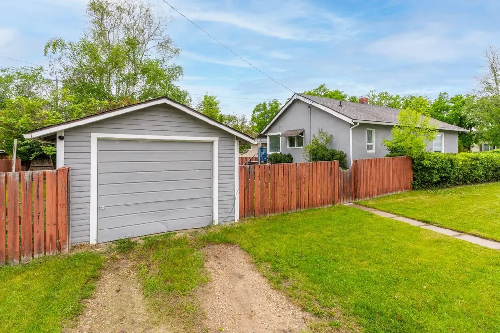 5501 51 Street Olds AB T4H 1H9