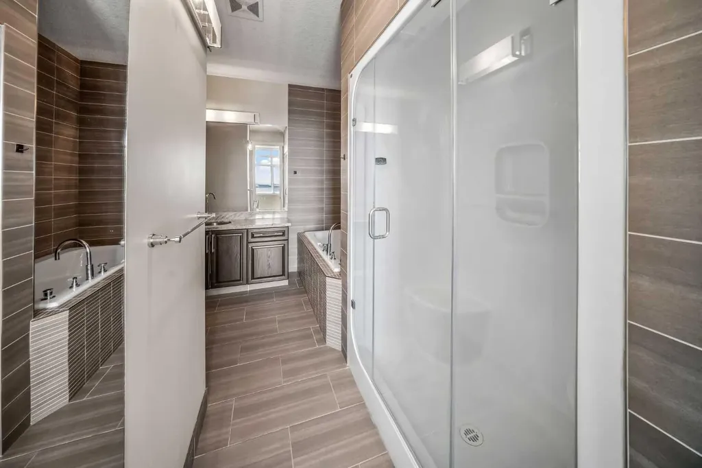 950 Centre Avenue NE Calgary AB T2E 0P3