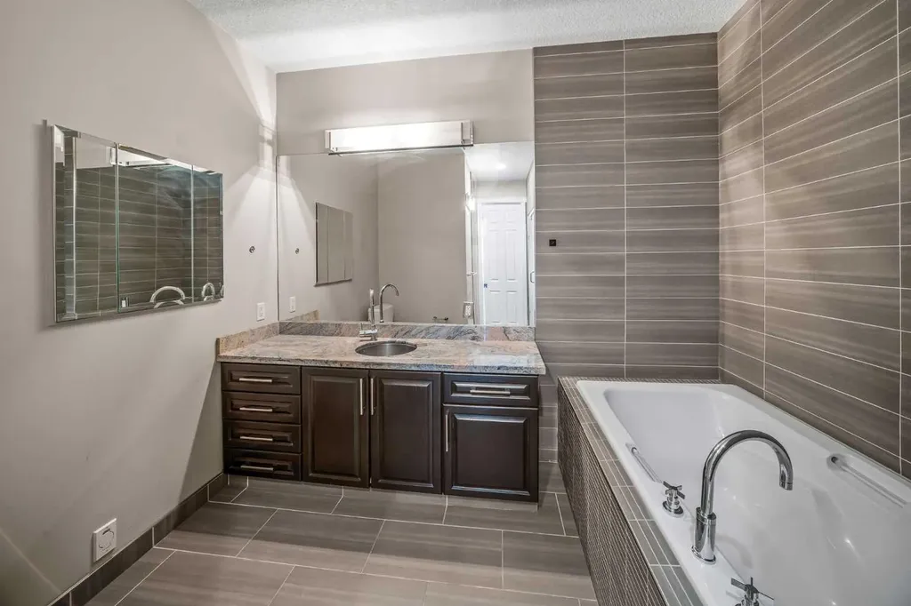 950 Centre Avenue NE Calgary AB T2E 0P3
