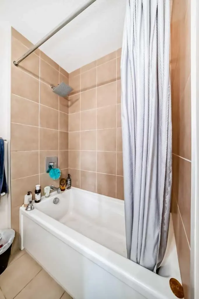 4303 1 Street NE Calgary AB T2E 7M3