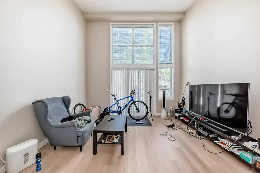 4303 1 Street NE Calgary AB T2E 7M3