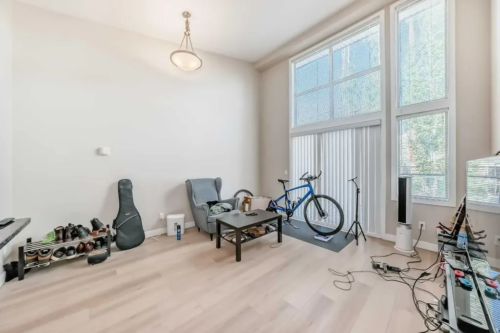 4303 1 Street NE Calgary AB T2E 7M3