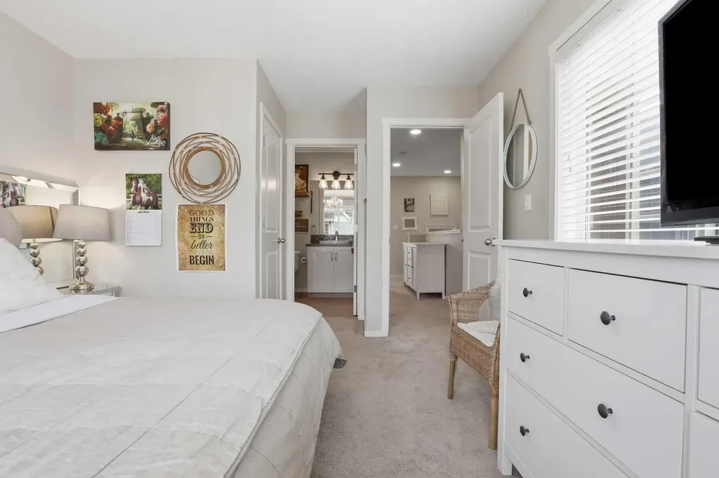 20 Kinlea Common NW Calgary AB T2R 0S2