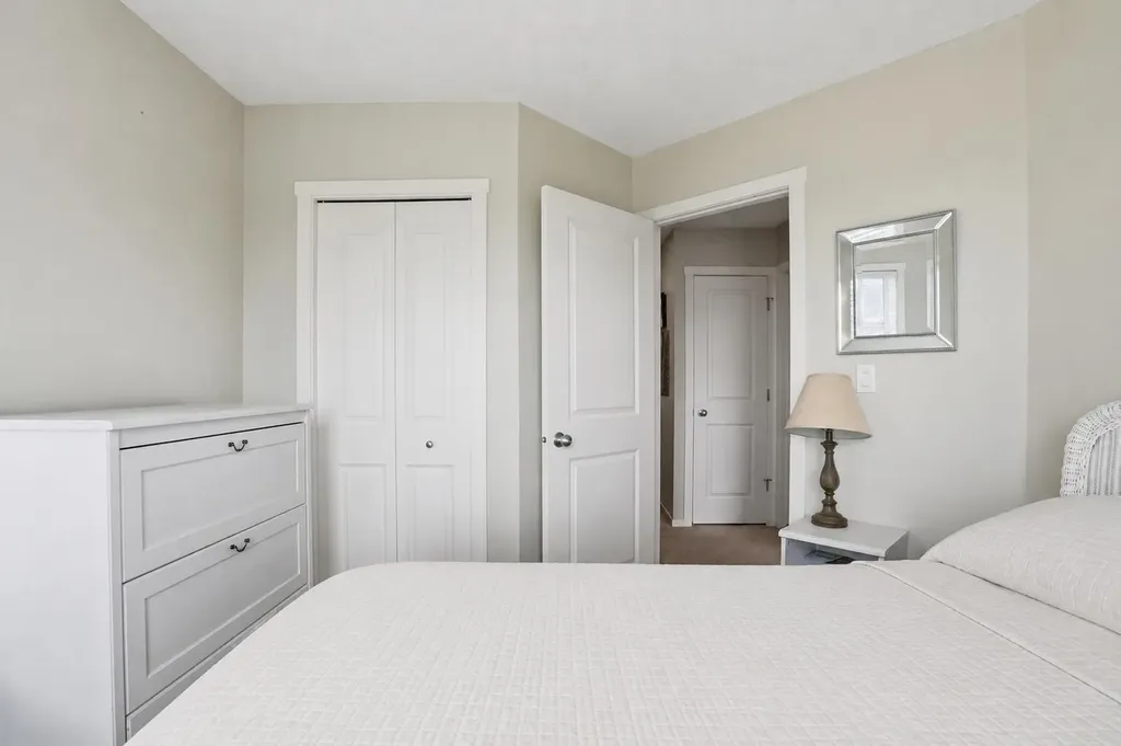 20 Kinlea Common NW Calgary AB T2R 0S2