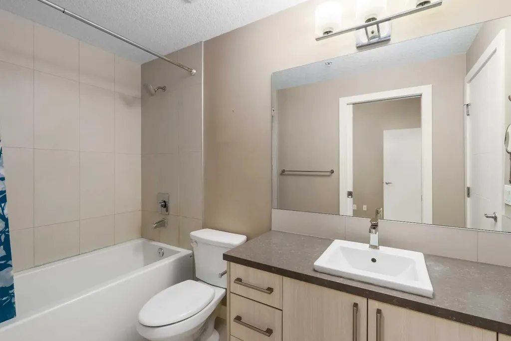 93 34 Avenue SW Calgary AB T2S 3H4