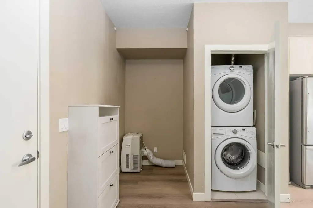 93 34 Avenue SW Calgary AB T2S 3H4