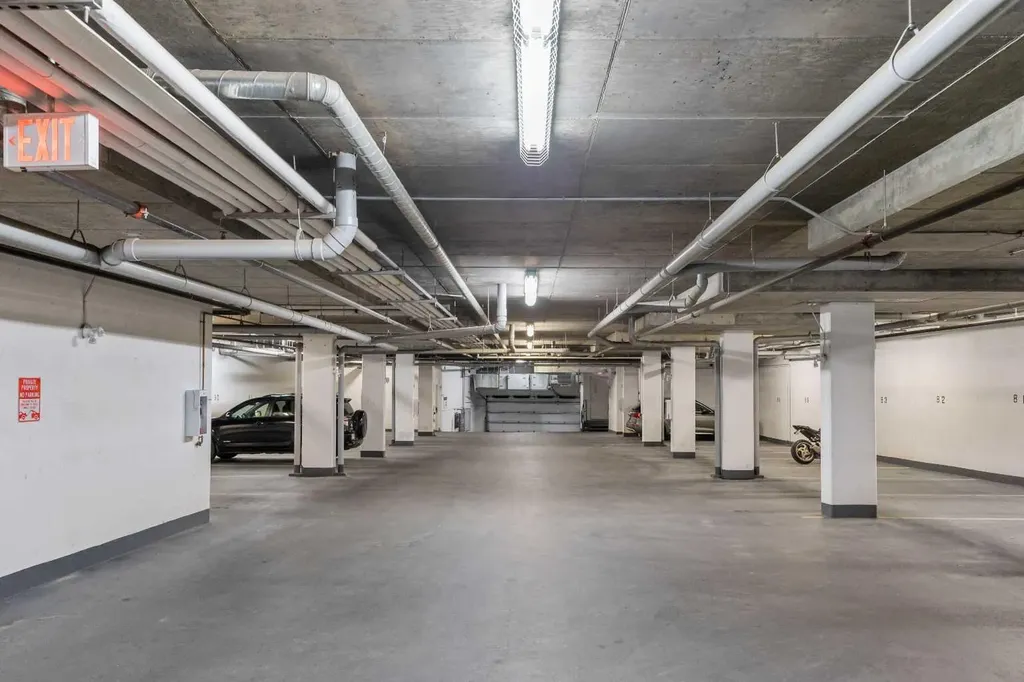 93 34 Avenue SW Calgary AB T2S 3H4