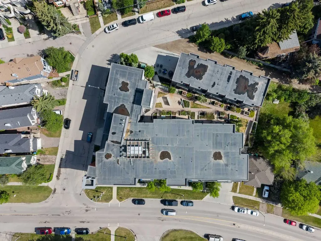 93 34 Avenue SW Calgary AB T2S 3H4