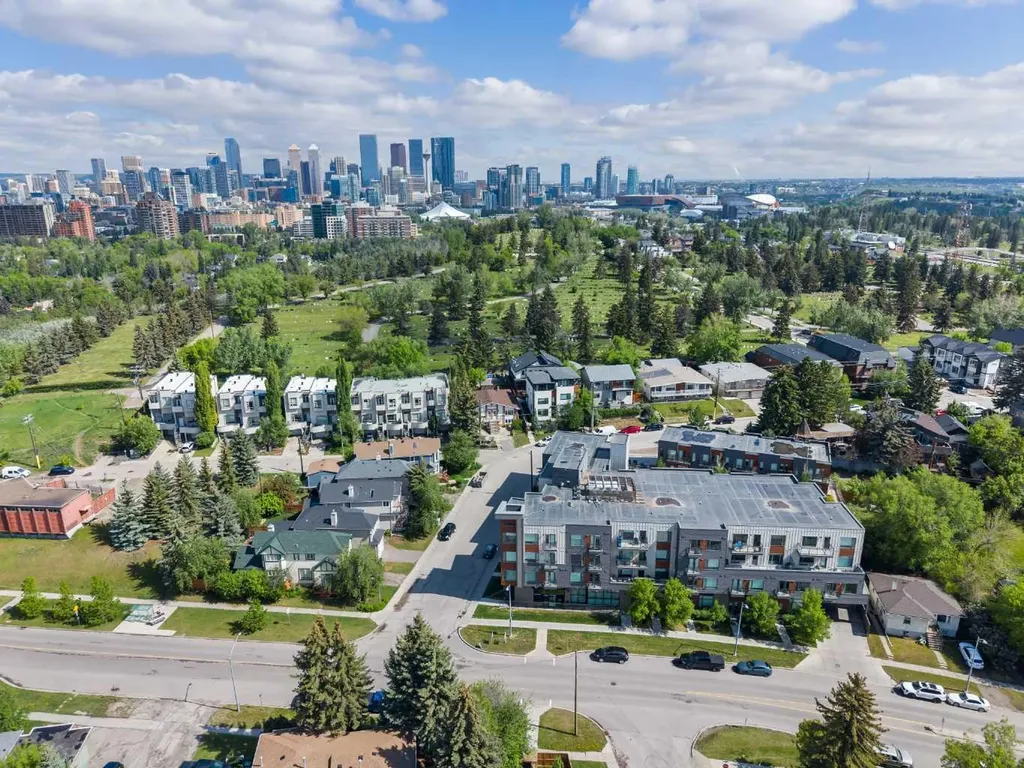 93 34 Avenue SW Calgary AB T2S 3H4