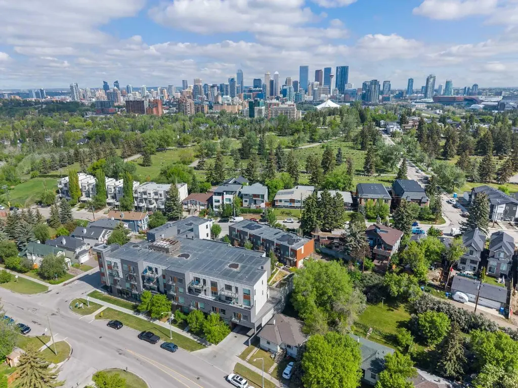93 34 Avenue SW Calgary AB T2S 3H4