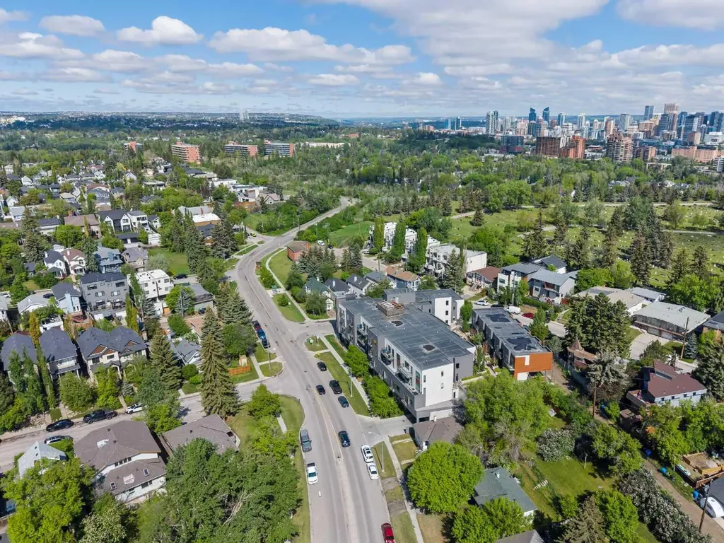 93 34 Avenue SW Calgary AB T2S 3H4