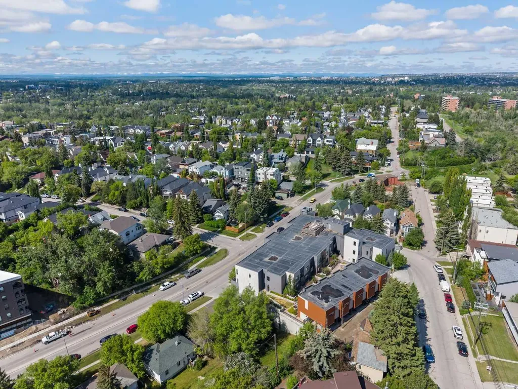 93 34 Avenue SW Calgary AB T2S 3H4
