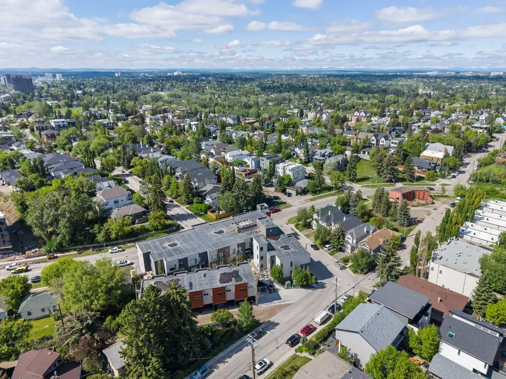 93 34 Avenue SW Calgary AB T2S 3H4
