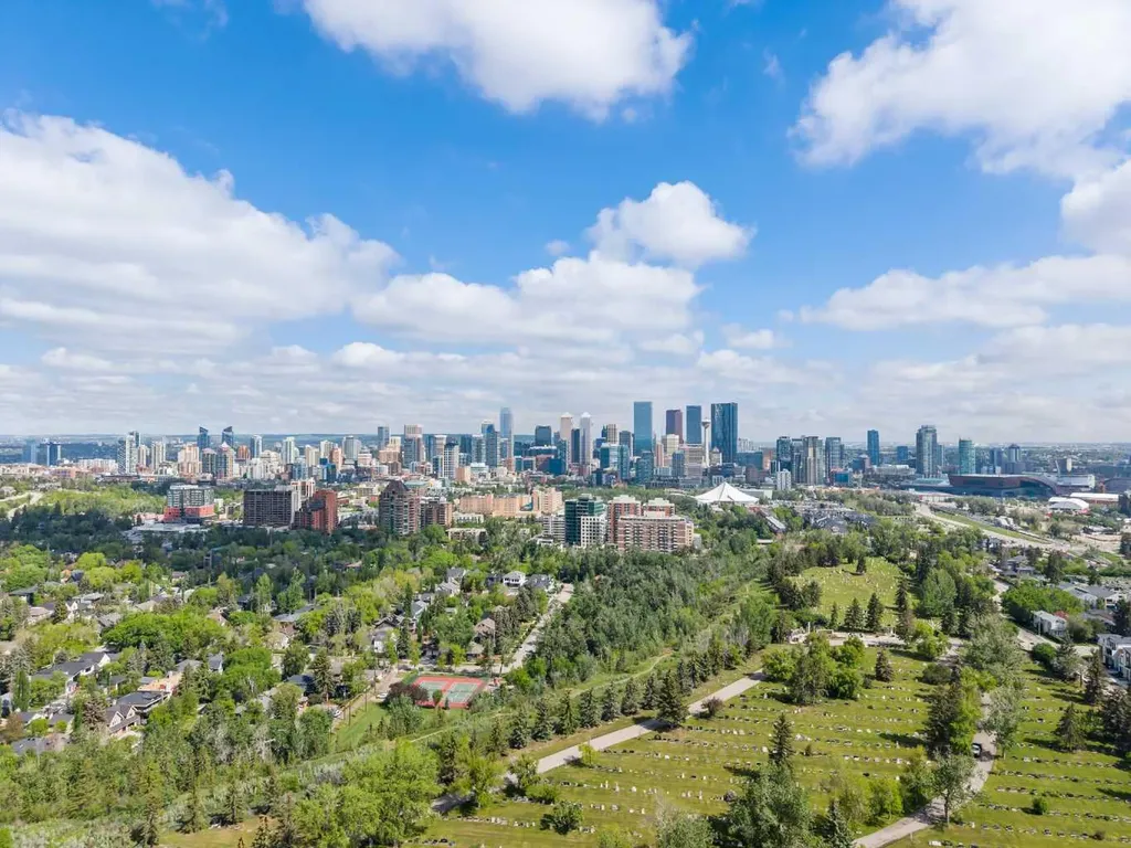 93 34 Avenue SW Calgary AB T2S 3H4