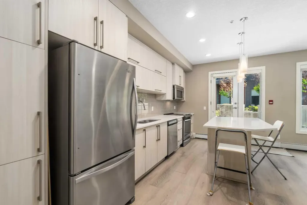 93 34 Avenue SW Calgary AB T2S 3H4