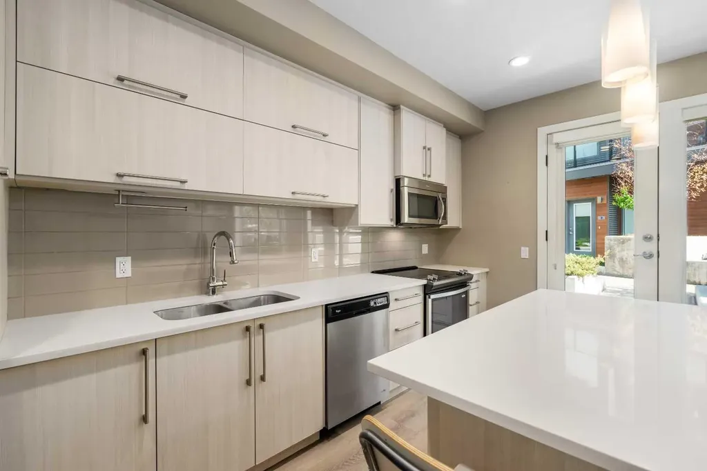 93 34 Avenue SW Calgary AB T2S 3H4