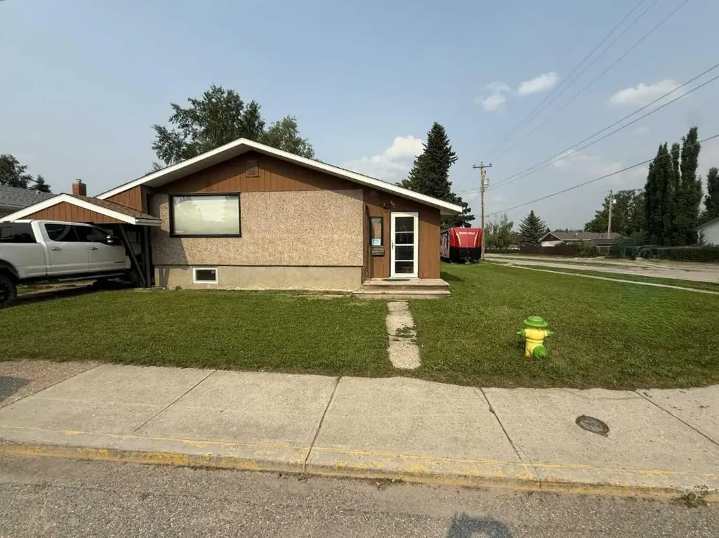 101 Simpson Street Hinton AB T7V1C2
