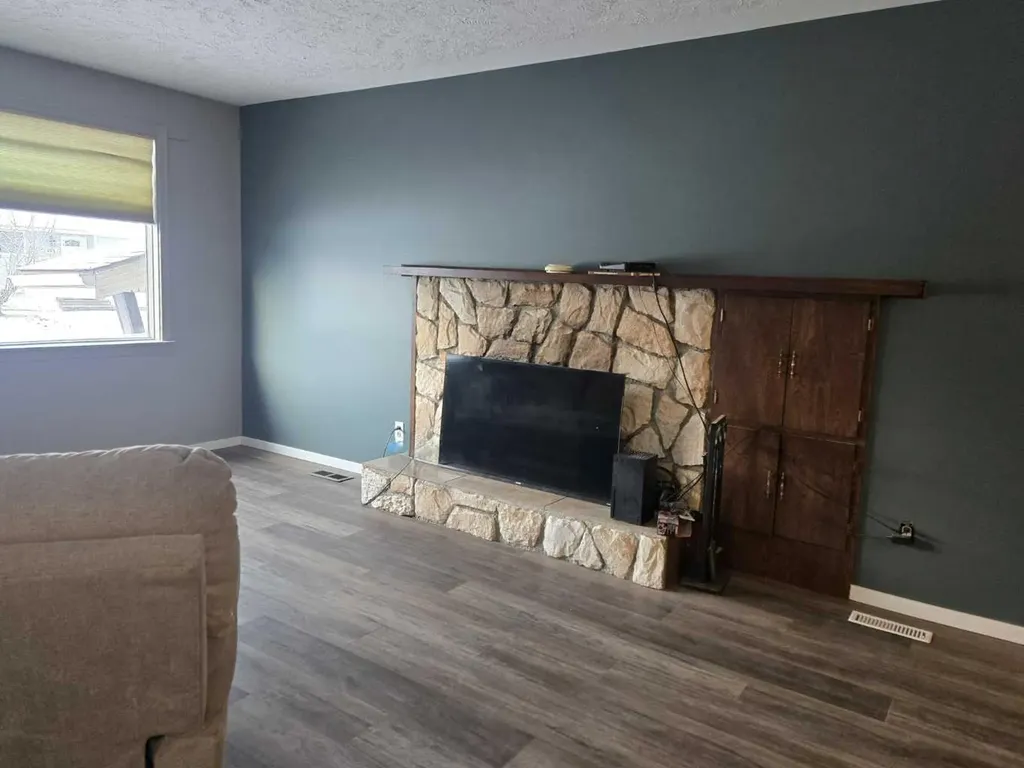 101 Simpson Street Hinton AB T7V1C2