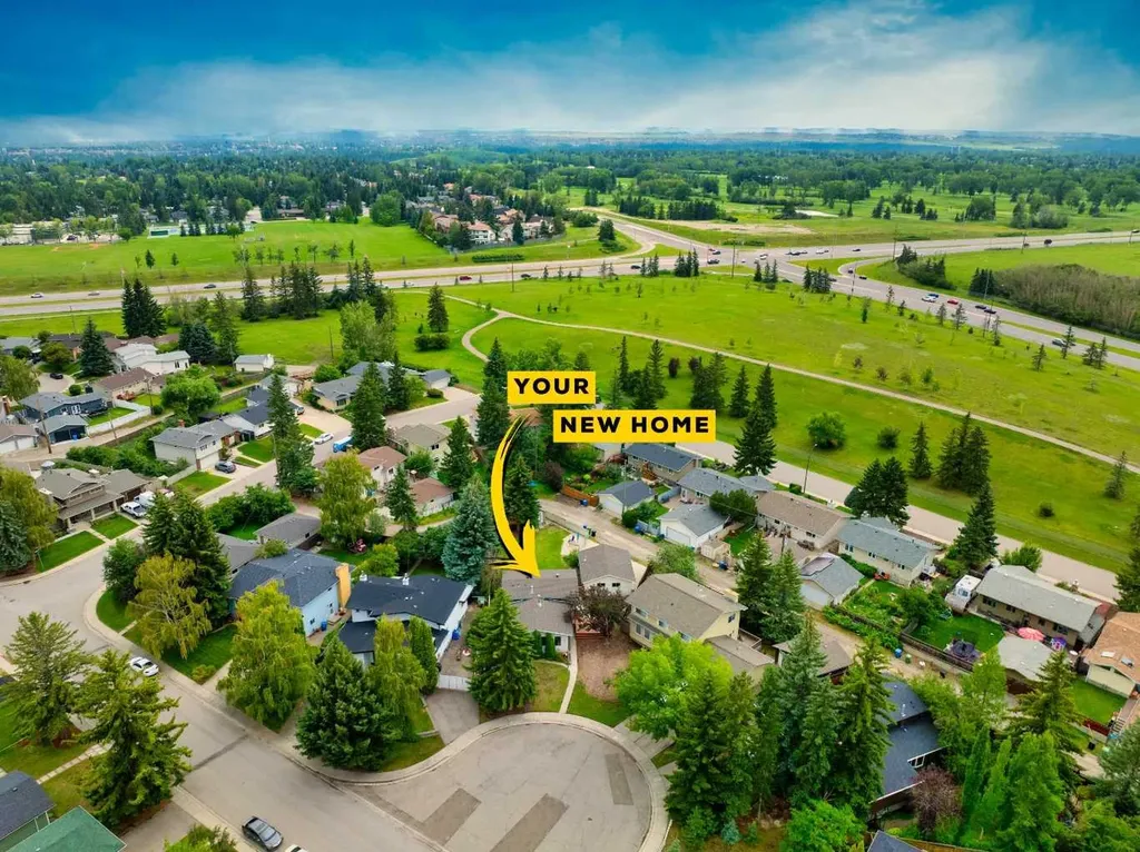 15 Southdale Bay SW Calgary AB T2W 1W1