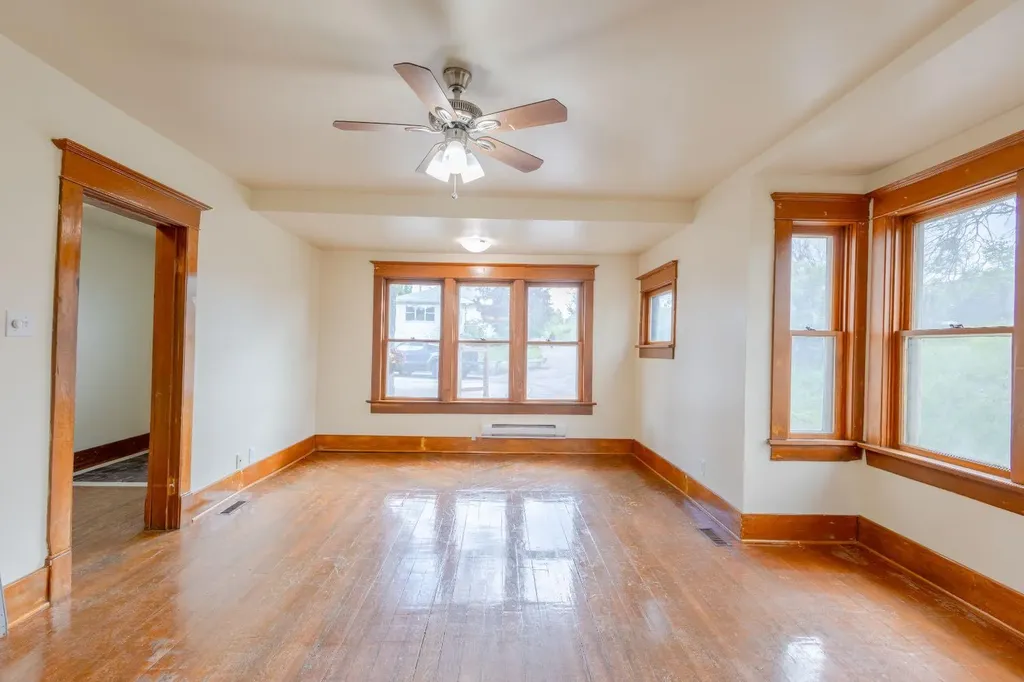 2452 28 Avenue SW Calgary AB T2T 1K9