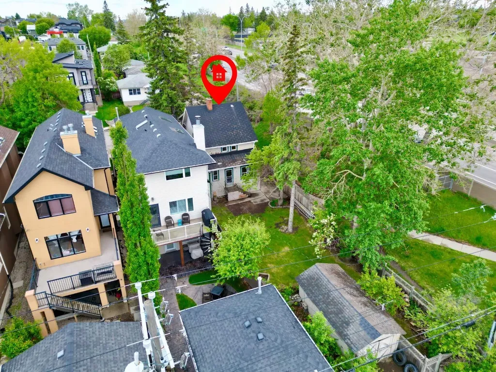 2452 28 Avenue SW Calgary AB T2T 1K9