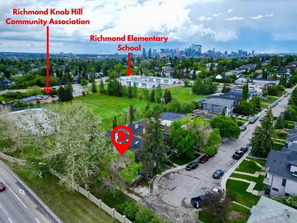 2452 28 Avenue SW Calgary AB T2T 1K9