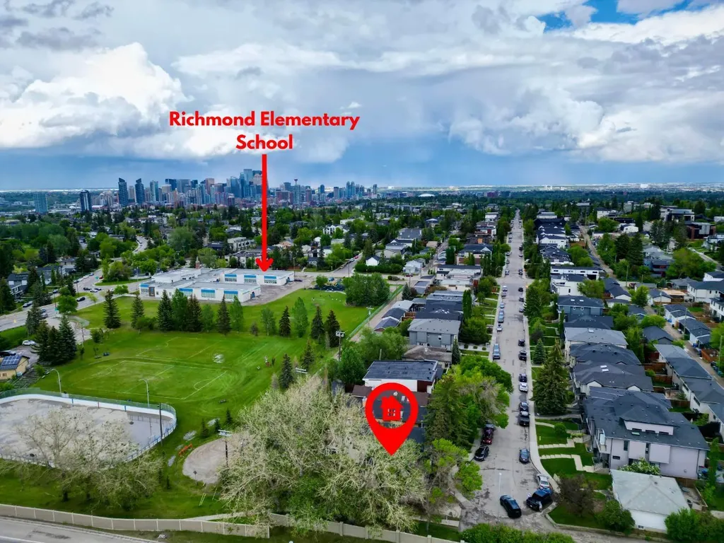 2452 28 Avenue SW Calgary AB T2T 1K9