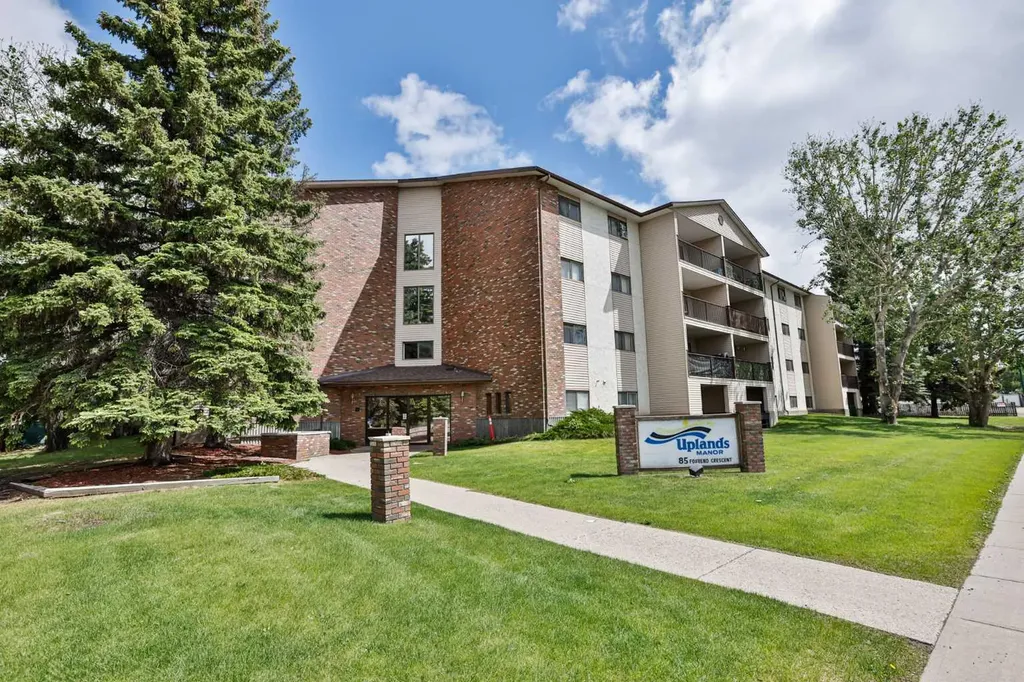 85 Foxbend Crescent N Lethbridge AB T1H5T4