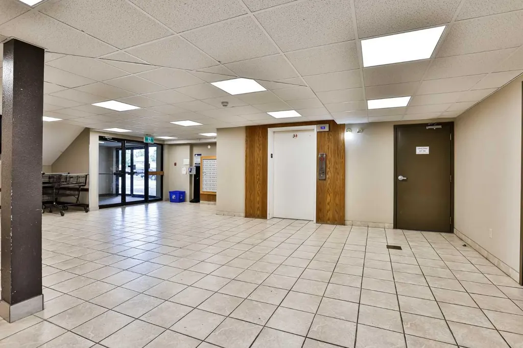 85 Foxbend Crescent N Lethbridge AB T1H5T4