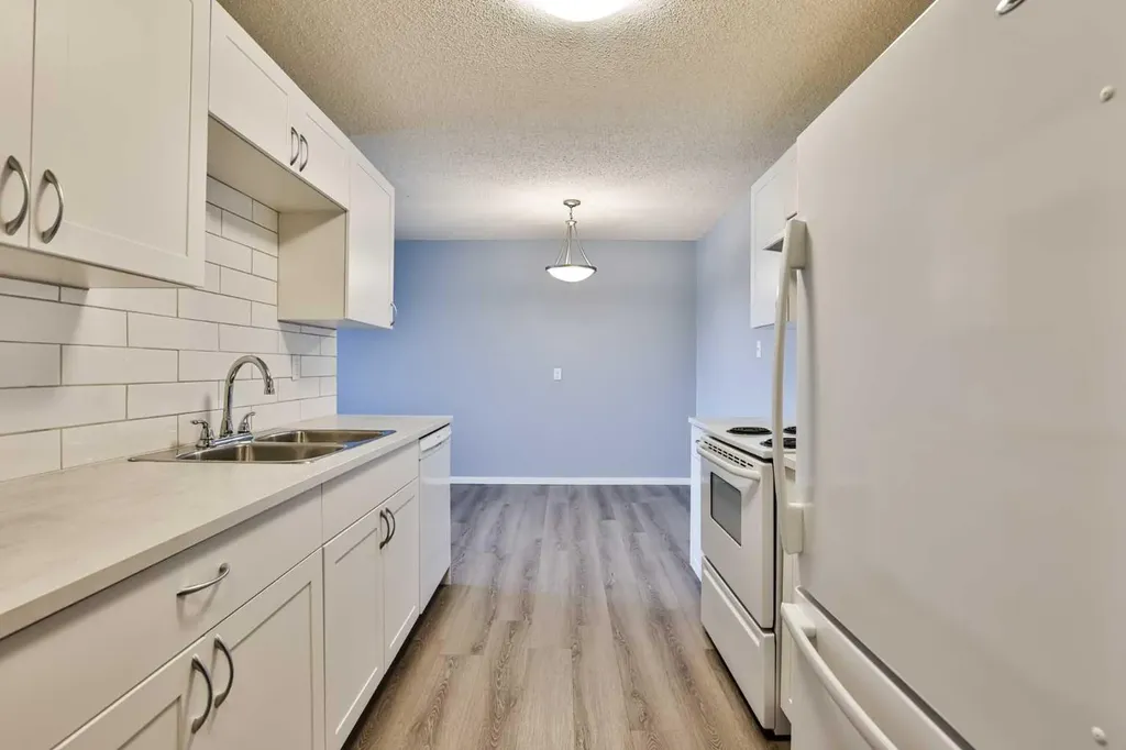 85 Foxbend Crescent N Lethbridge AB T1H5T4