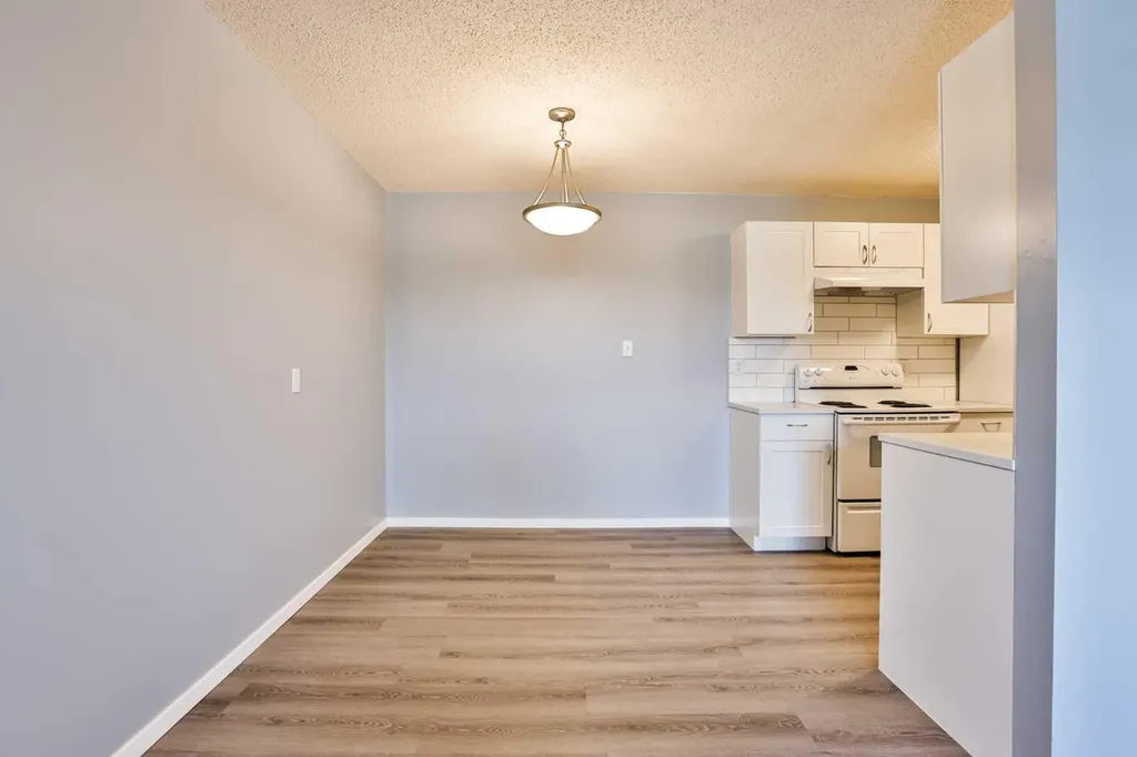 85 Foxbend Crescent N Lethbridge AB T1H5T4