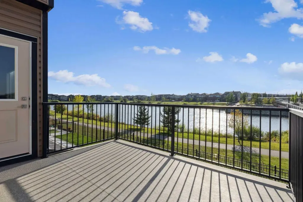 51 Midgrove Drive SW Airdrie AB T4B 5K7