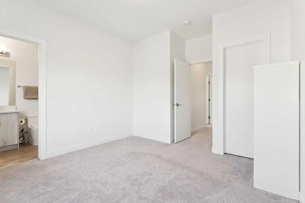 51 Midgrove Drive SW Airdrie AB T4B 5K7