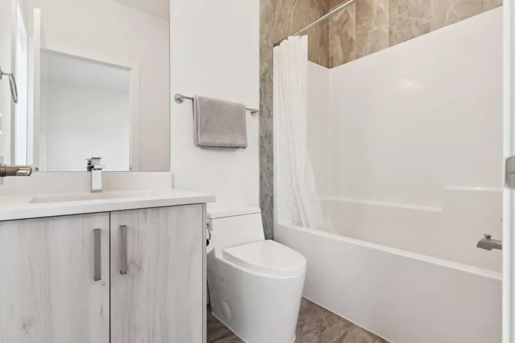 51 Midgrove Drive SW Airdrie AB T4B 5K7