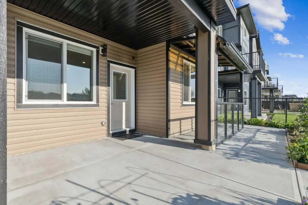 51 Midgrove Drive SW Airdrie AB T4B 5K7
