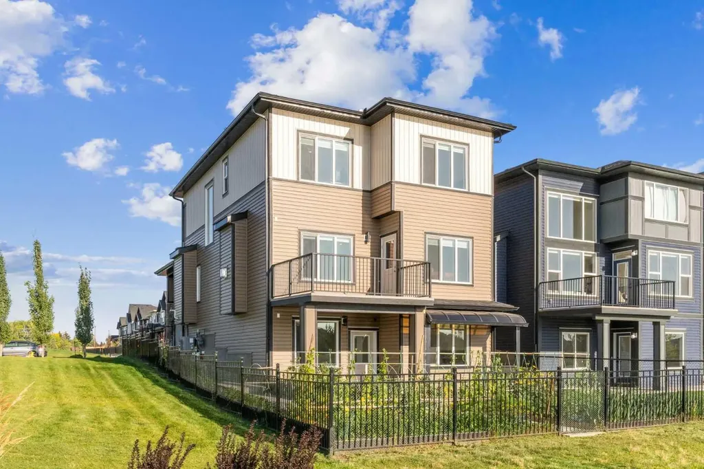 51 Midgrove Drive SW Airdrie AB T4B 5K7