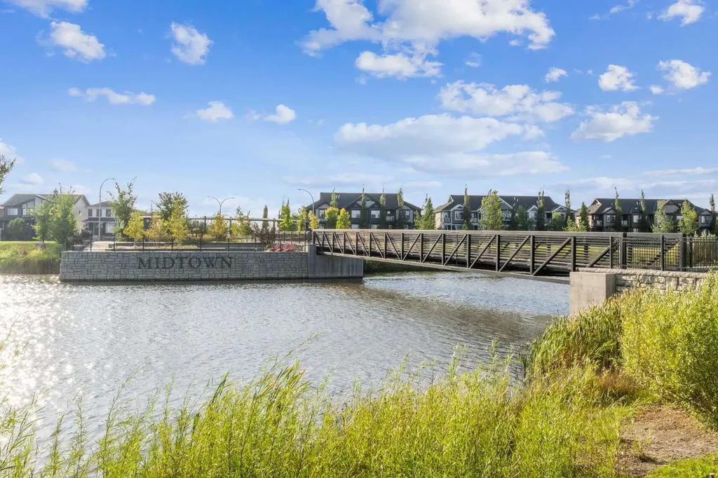 51 Midgrove Drive SW Airdrie AB T4B 5K7