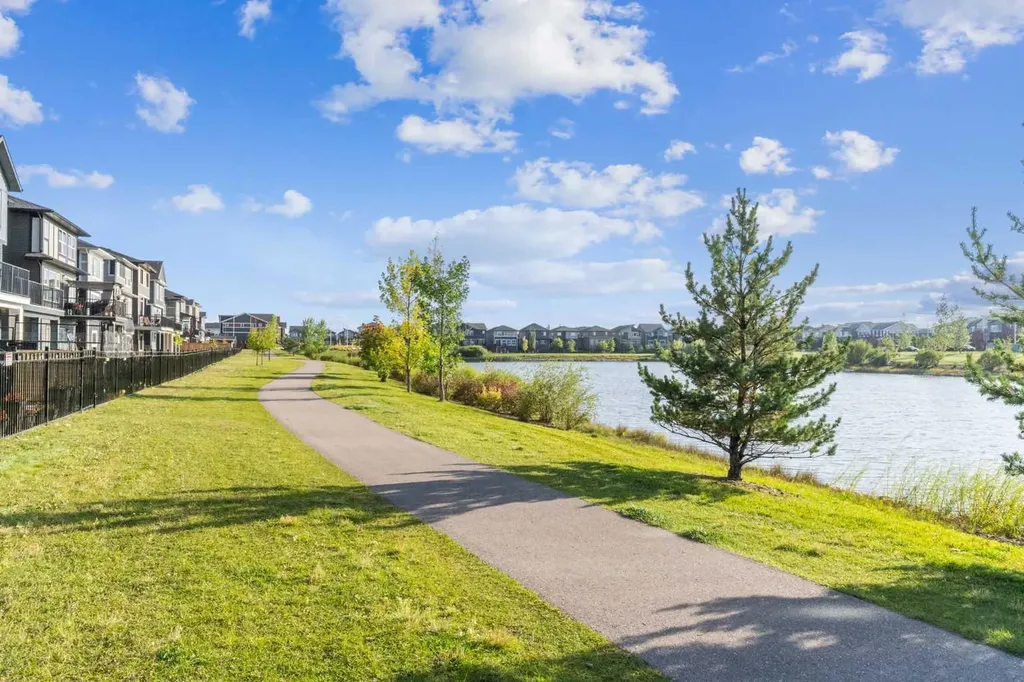 51 Midgrove Drive SW Airdrie AB T4B 5K7