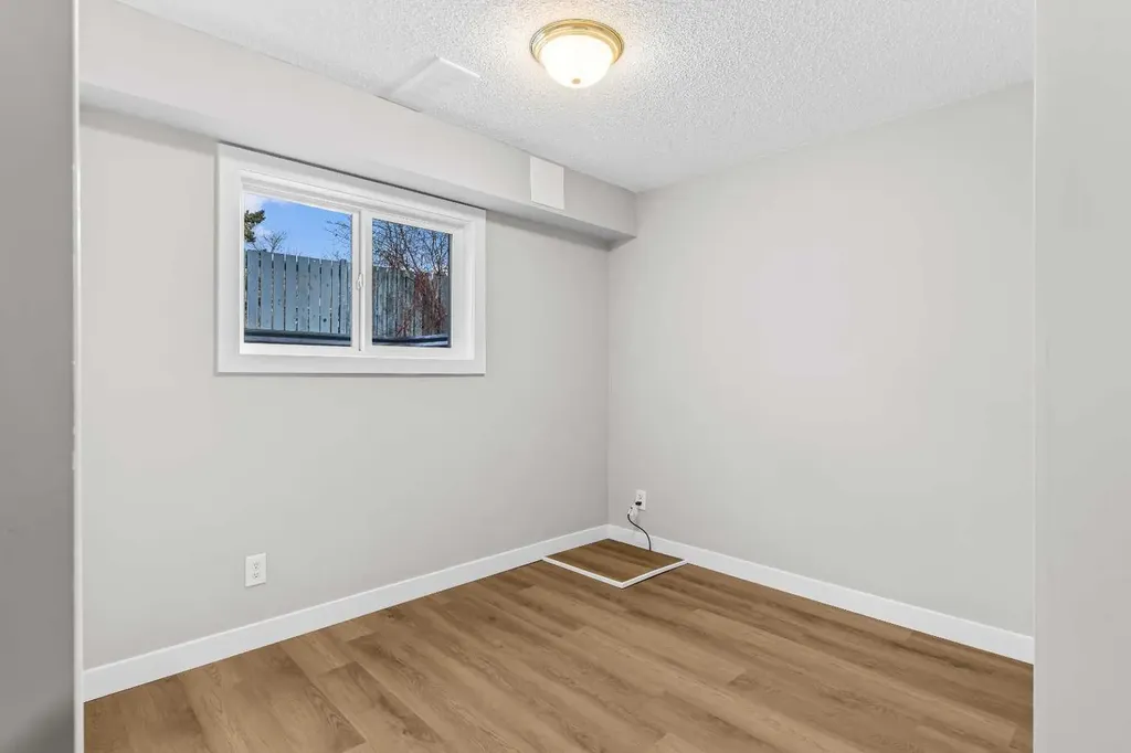 532 First Street Street E Cochrane AB T4C 1C5