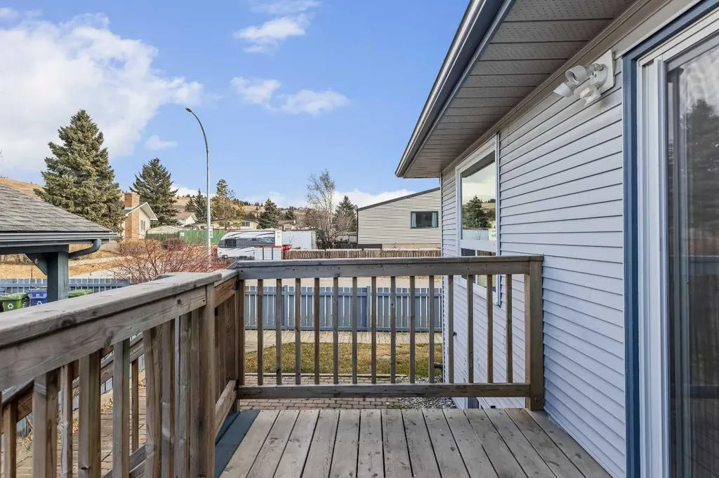 532 First Street Street E Cochrane AB T4C 1C5